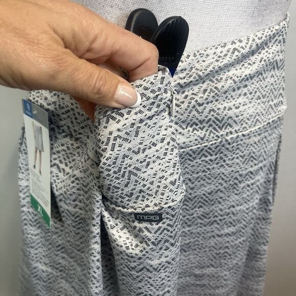 MPG Performance Gear Skirt sz Extra Large Black White Go Anywhere Travel Pockets - Picture 7 of 10